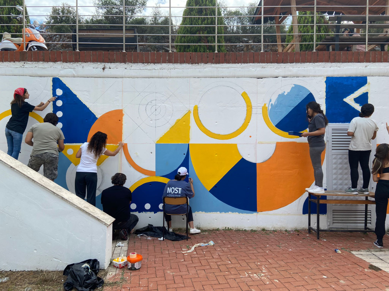 Fakültemiz Bodrum Güzel Sanatlar Fakültesi Resim Bölümü duvar resmi çalışması ile renklendi