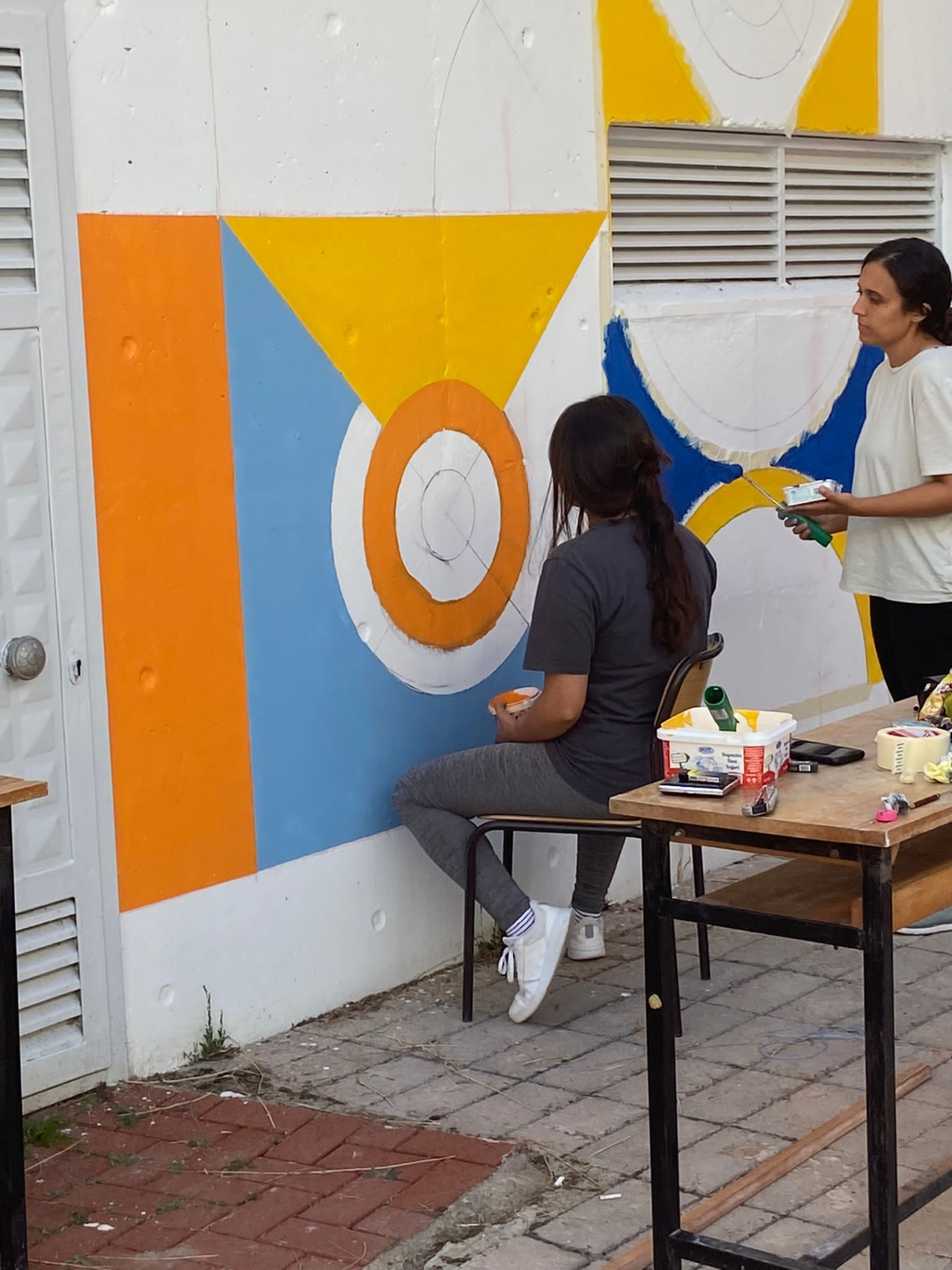 Fakültemiz Bodrum Güzel Sanatlar Fakültesi Resim Bölümü duvar resmi çalışması ile renklendi